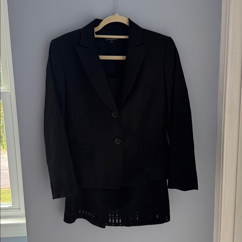 Tahari Classic Black Linen Blazer & Skirt Set with Beaded Detail size 6 LIKE NEW